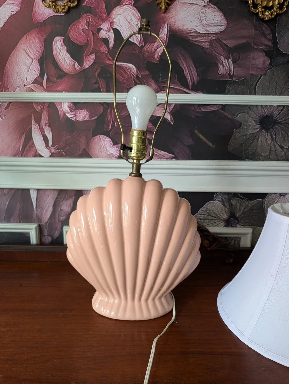 Vintage 1980s Art Deco Glossy Pink Palm Beach Regency Ceramic Seashell lamp 24